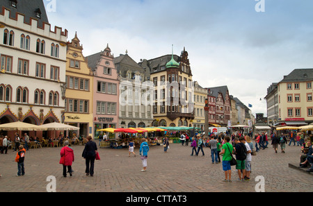 Hauptmarkt wichtigsten Marktplatz des historischen Stadtzentrums in Trier, Deutschland Stockfoto