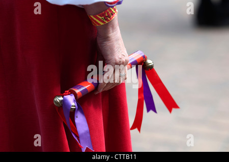 Rivington Morris Tänzer halten stick Stockfoto