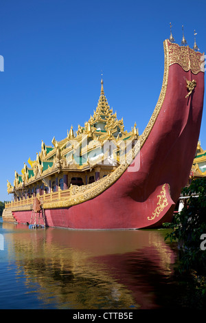 Karaweik Palace, Kandawgyi See in Yangon, Myanmar Stockfoto