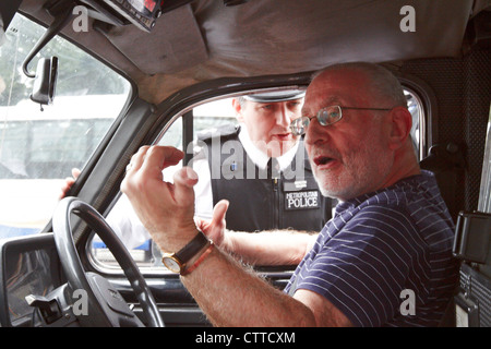 Taxi-Fahrer verursachen Stau rund um Hyde Park Corner während einer Protestaktion über ihren Ausschluss von Olympic lanes Stockfoto