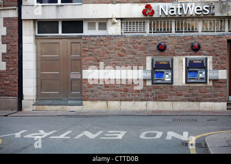 ATM Geldautomaten bei NatWest, ATM Geldautomaten, Nat West ATM, bei St. Helier, Jersey, Channel Islands UK im Juli 2012 Stockfoto