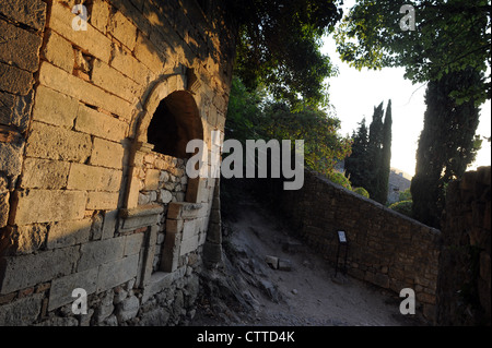 Alte Steinhäuser in der teilweise menschenleeren Dorf von Oppede-le-Vieux Luberon Gegend der Provence, Südfrankreich. Stockfoto