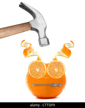 Hammer schlagen orange Charakter. Stockfoto