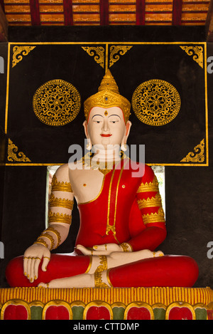 Phra Maha Jakkraphat Statue im Wat Chedi Lunge Stockfoto