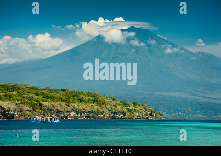 Menjangan Island ist eine kleine Insel im Nordwesten der Insel Bali und ist Teil des indonesischen Archipels, bekannt für seine Korallen. Stockfoto