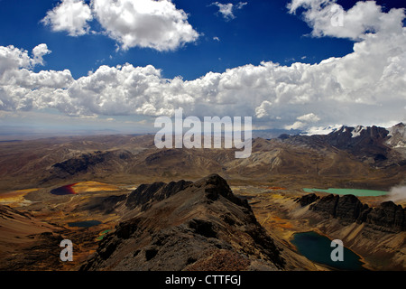 Blick vom Mt. Chacaltaya Altiplano in Ferne, Calahuyo in der Nähe von La Paz, Bolivien, Anden, Südamerika, Stockfoto
