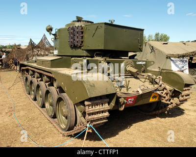 Der Kometenpanzer, gekennzeichnet mit dem Insignia der 11. Panzerdivision, wurde während des Zweiten Weltkriegs von der britischen Armee eingesetzt. Bekannt für seine kraftvolle 77-mm-Kanone und seine Geschwindigkeit war er einer der effektivsten Panzer im Arsenal der britischen Armee während des Konflikts. Stockfoto