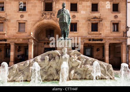 Brunnen in Plaza de Andalucia, Úbeda, Jaén, Andalusien, Spanien. Europa. Stockfoto