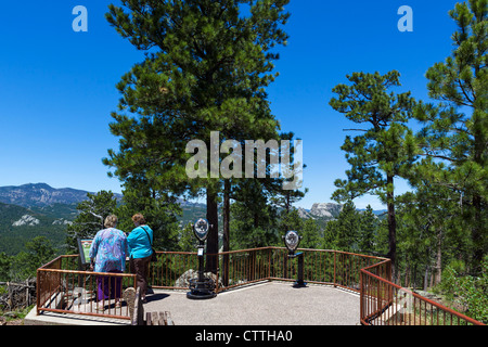 Blick auf Mount Rushmore von Norbeck Aussichtspunkt an der Iron Mountain Road im Black Hills National Forest nr Keystone, South Dakota, USA Stockfoto