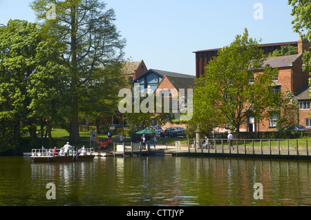 Kette-Fähre über den Fluss Avon in Stratford-upon-Avon, Warwickshire, UK Stockfoto