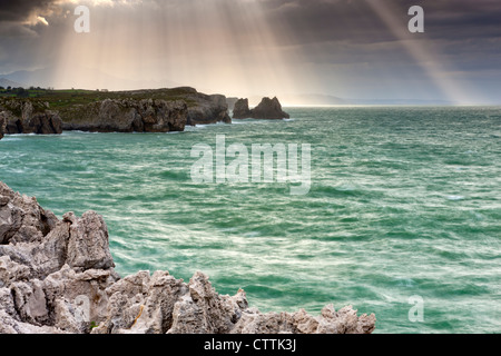 Kalksteinfelsen, Llames de Pría Llanes, Asturien, Stockfoto