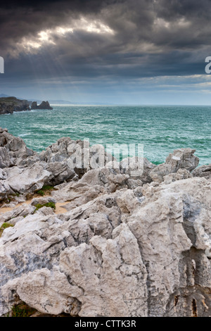 Kalksteinfelsen, Llames de Pría Llanes, Asturien, Stockfoto