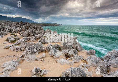 Kalksteinfelsen, Llames de Pría Llanes, Asturien, Stockfoto