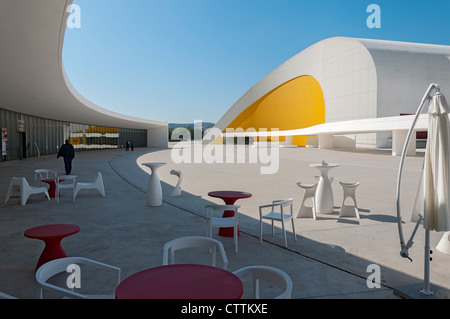 Die Niemeyer International Cultural Centre, der brasilianische Architekt Oscar Niemeyer in der Stadt Avilés, Asturien, Spanien konzipiert Stockfoto