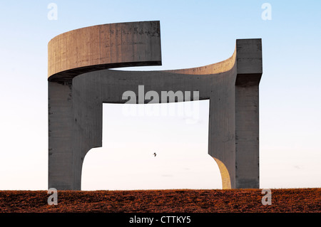 Lob der Horizont, der Name des riesigen Beton Skulptur in der Stadt entfernt, die von der baskischen Bildhauers Eduardo Chillida, Asturien, Spanien Stockfoto