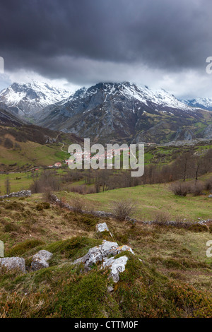 Sotres aus Invernales De La Caballa, Picos de Europa Asturien Gemeinde Cabrales, Spanien Stockfoto