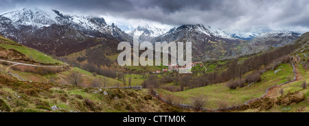 Sotres aus Invernales De La Caballa, Picos de Europa Asturien Gemeinde Cabrales, Spanien Stockfoto