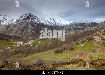 Sotres aus Invernales De La Caballa, Picos de Europa Asturien Gemeinde Cabrales, Spanien Stockfoto