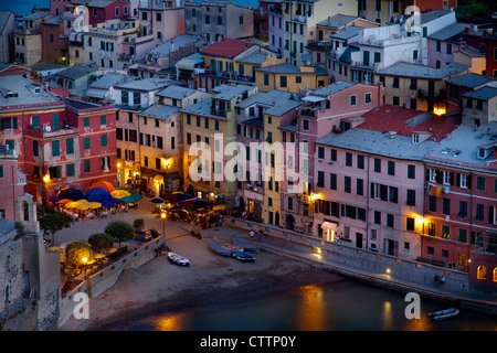 Blick auf Vernazza (Nationalpark der Cinque Terre, Ligurien-Italien) Stockfoto