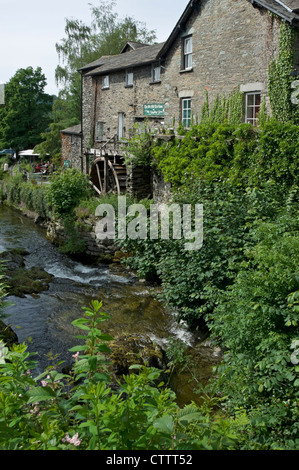 The Old Mill Tea Room Café im Sommer Ambleside Cumbria England GB Vereinigtes Königreich GB Großbritannien Stockfoto
