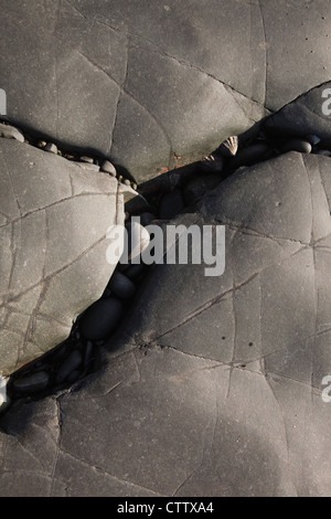 Zusammenfassung der Felsen an Welcombe Mündung an der Grenze Devon und Cornwall. Stockfoto