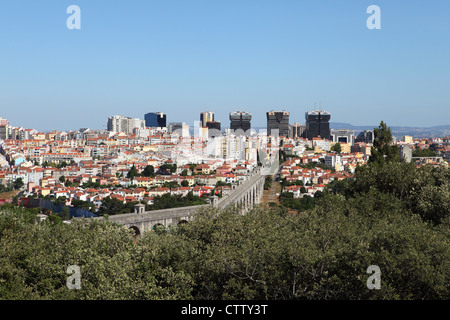 Das Aguas Livres Aquädukt (Aqueduto Das Aguas Livres) führt das Wasser in modernen Lissabon, Portugal. Stockfoto