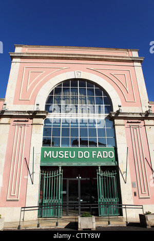 Eingang des Fado Museum (Museu Do Fado) im Stadtteil Alfama, Lissabon, Portugal. Stockfoto