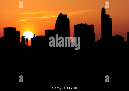 London Skyline bei Sonnenuntergang Abbildung Stockfoto