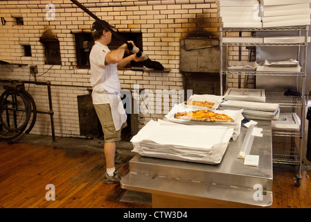 Frank Pepe Pizzeria Napoletana in New Haven CT Stockfoto