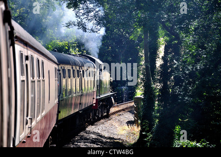 Hinter ex-GWR "4575" Klasse kleine Prairie 2-6-2 t Nr. 5552 verlassen Boscarne Junction Bodmin und Wenford Railway. Stockfoto