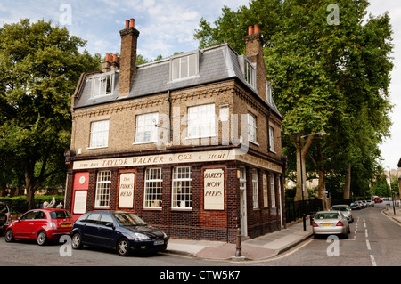 Der Türke Kopf, eine alte historische Kneipe in Wapping, Tower Hamlets, London, Großbritannien. Stockfoto