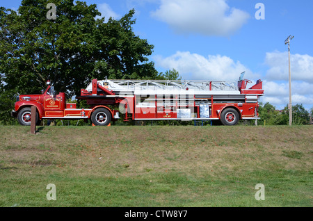 1965 Mack Leiterwagen mit Pinnensteuerung, Frankenmuth, Michigan USA 2012 Stockfoto