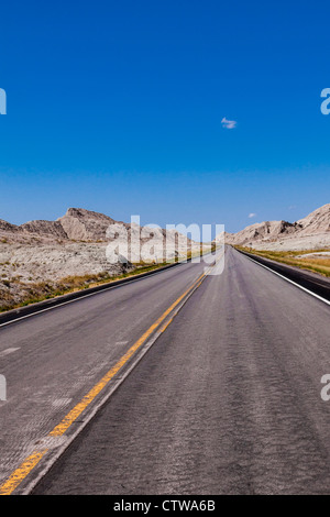 Straße durch die Buffalo Gap National Grasslands in den Badlands von South Dakota. Stockfoto