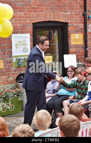 David Walliams (im Bild) gibt einen Vortrag über sein Kinderbuch Gansta Oma an das Roald Dahl Museum in Great Missenden Stockfoto