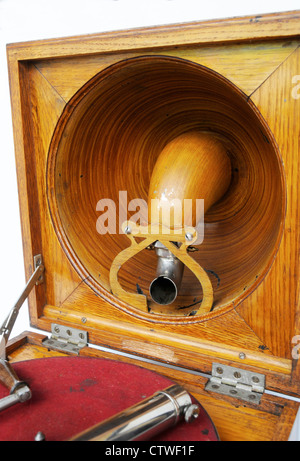 Pathe Saphone Gramophone Elf Plattenspieler Vintage Antik 1910 ist eine französische Grammophon mit einem Saphire-Stift. Aus den Archiven von Presse Portrait Service (ehemals Presse Portrait Bureau) Stockfoto