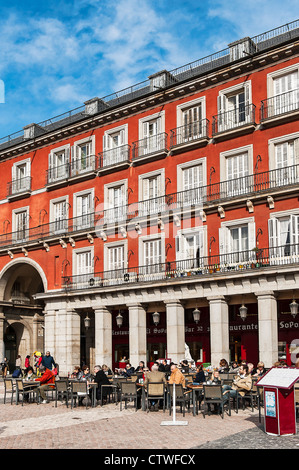 Café im Freien auf der Plaza Mayor, Madrid, Spanien Stockfoto