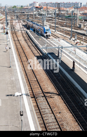 französische SNCF Bahnhof Züge am Bahnhof Toulouse Stockfoto