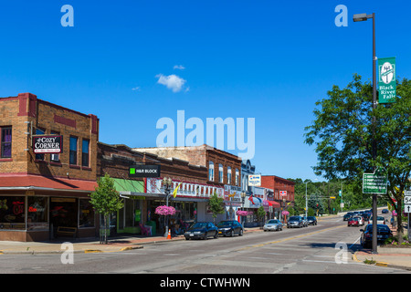 Traditionelle Main Street in einer amerikanischen Kleinstadt, Black River Falls, Wisconsin, USA Stockfoto