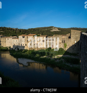 Ein Dorf Lagrasse im Languedoc, Frankreich. Das Dorf ist ein Teil der "Schönsten Dörfer Frankreichs" Verband. Stockfoto