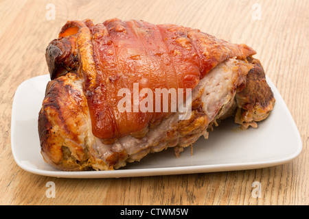 Eine gemeinsame auf einem weißen Teller - Studio gedreht Schweinebraten Stockfoto