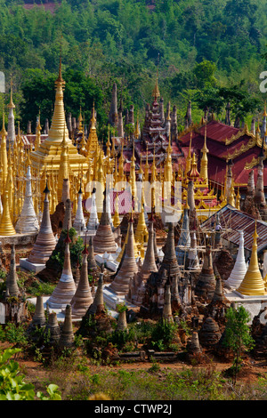 NYAUNG OHAK THEIN SHWE INN befindet sich in INDEIN und sind buddhistischen SCHREINE - INLE-See, MYANMAR Stockfoto