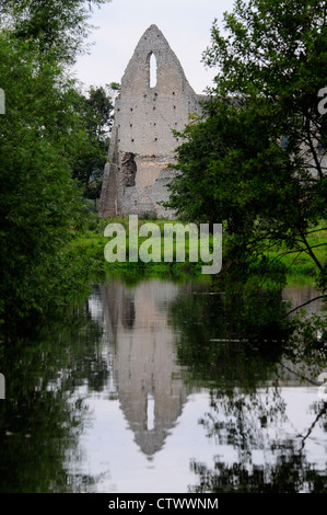 Ein Blick auf das Priorat an Newark Lock Fluss Wey Navigation Surrey UK Stockfoto