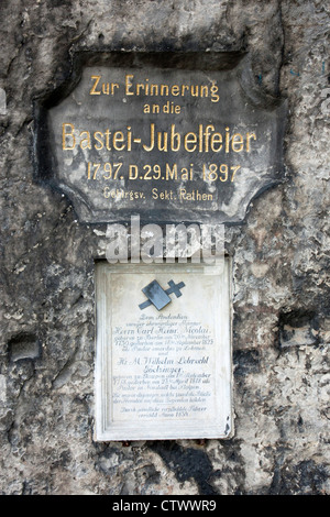 Gedenktafel an der Wand des Bastei-Brücke, Rathen, Sächsische Schweiz, Sachsen, Deutschland Stockfoto