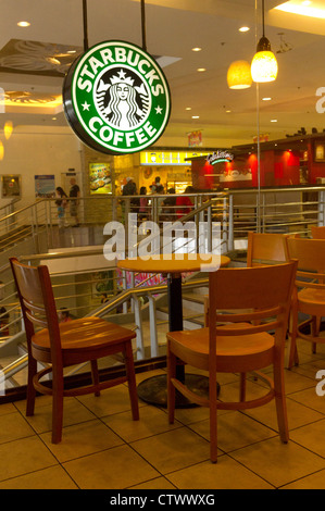 Starbucks Kaffee Zeichen, eine erfolgreiche Kaffee Franchise. Foto ist in Cebu, Philippinen. Stockfoto