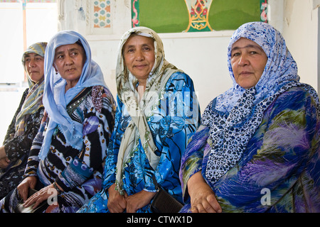 Usbekistan, Kokand, Frauen im Khudayarkhans palace Stockfoto