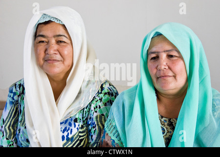 Usbekistan, Kokand, Frauen im Khudayarkhans palace Stockfoto