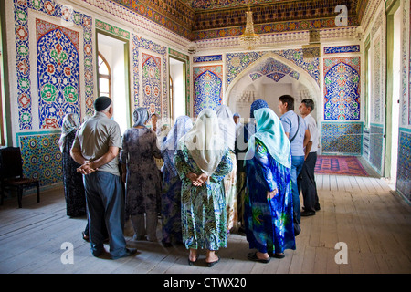 Usbekistan, Kokand, Frauen im Khudayarkhans palace Stockfoto