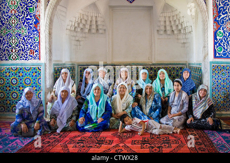 Usbekistan, Kokand, Frauen im Khudayarkhans palace Stockfoto