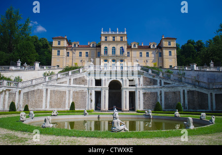 Fassaden- und Brunnen der Villa della Regina in Turin, Italien Stockfoto