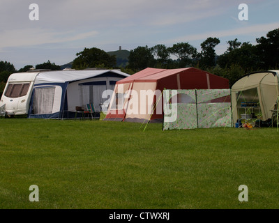 Camping in Sichtweite des Glastonbury Tor, Somerset, Großbritannien Stockfoto